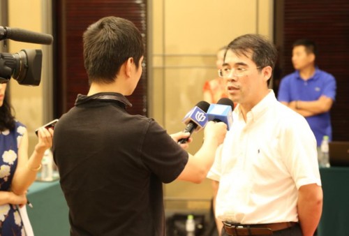 金唐采访